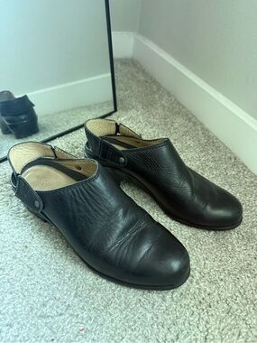 Ariat Black Slip-On Leather Clogs